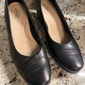 Woman’s Clark’s size 10 comfort fit dress shoe.